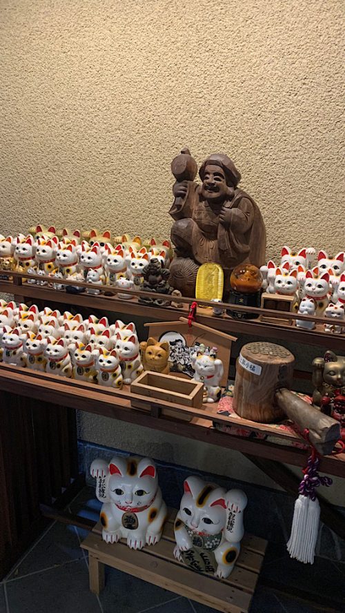 四国・徳島県で有名な猫神さまの神社｜おしゃれ美活旅。お松大権現（おまつだいごんげん）